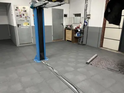 Garage + workshop