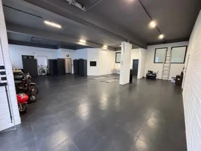 Garage + workshop