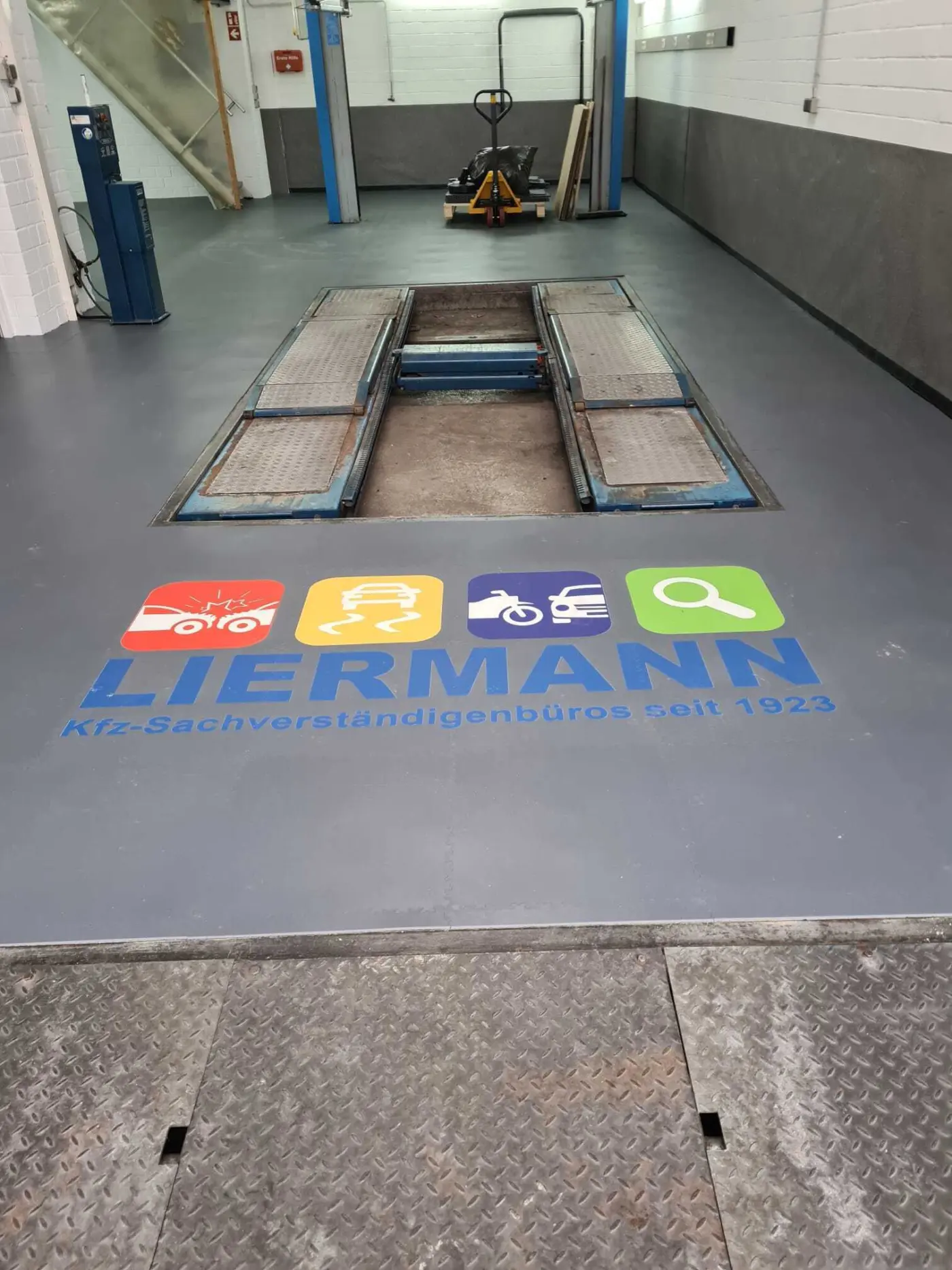 TM Mechanic Custom – Industrial floor