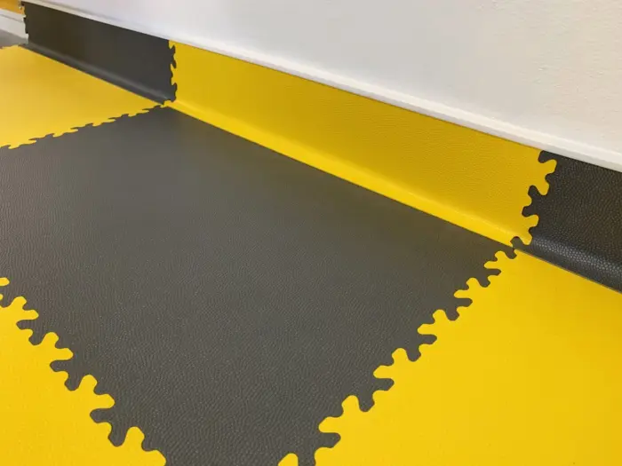 Sockelleiste TM Mechanic 1